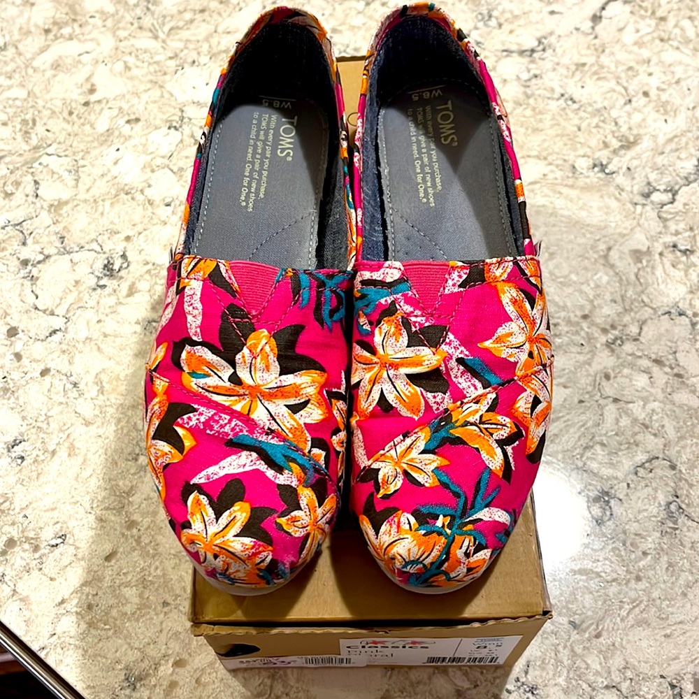 Pink Floral Classic Toms